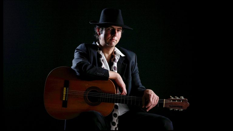 Gipsy flamencogitarist Manito in Mariakerk Cadzand — muziek in Zeeland