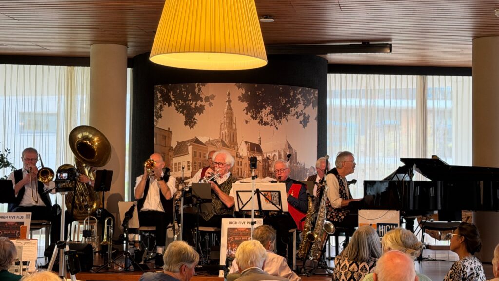 Jazzorkest High Five Plus in Rijk der Vitaminen Oud-Vossemeer in Oud-Vossemeer