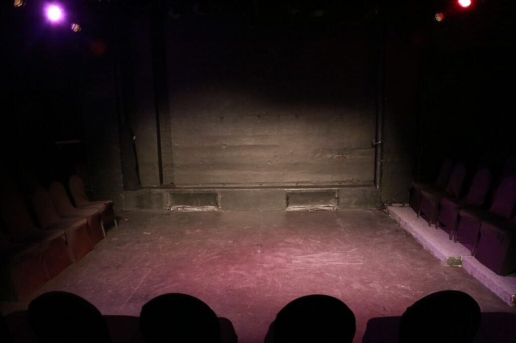 Korte plechtigheid bij graf van vliegenier Macleod in Zoutelande